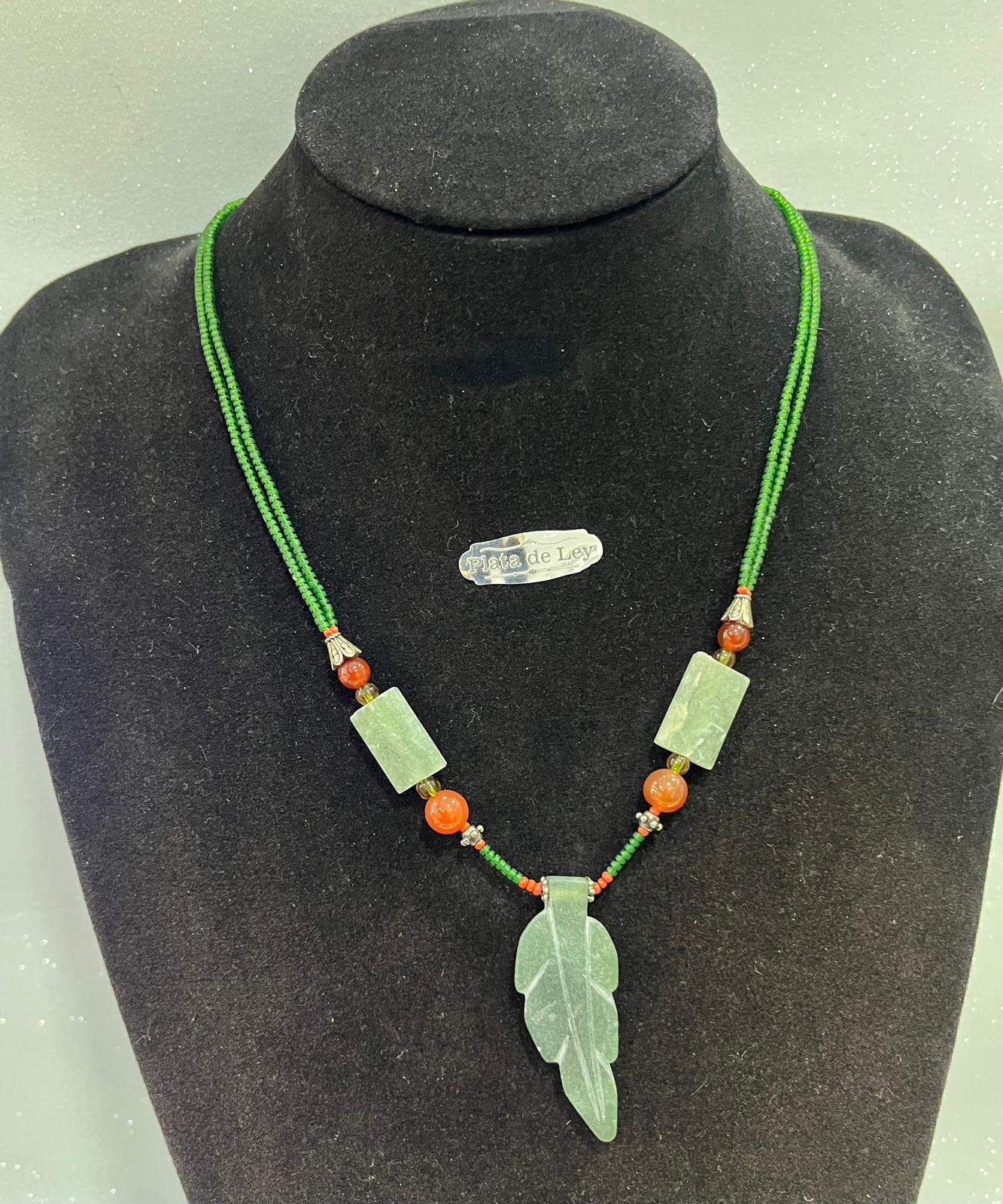 COLLAR JADE Y CORNALINA